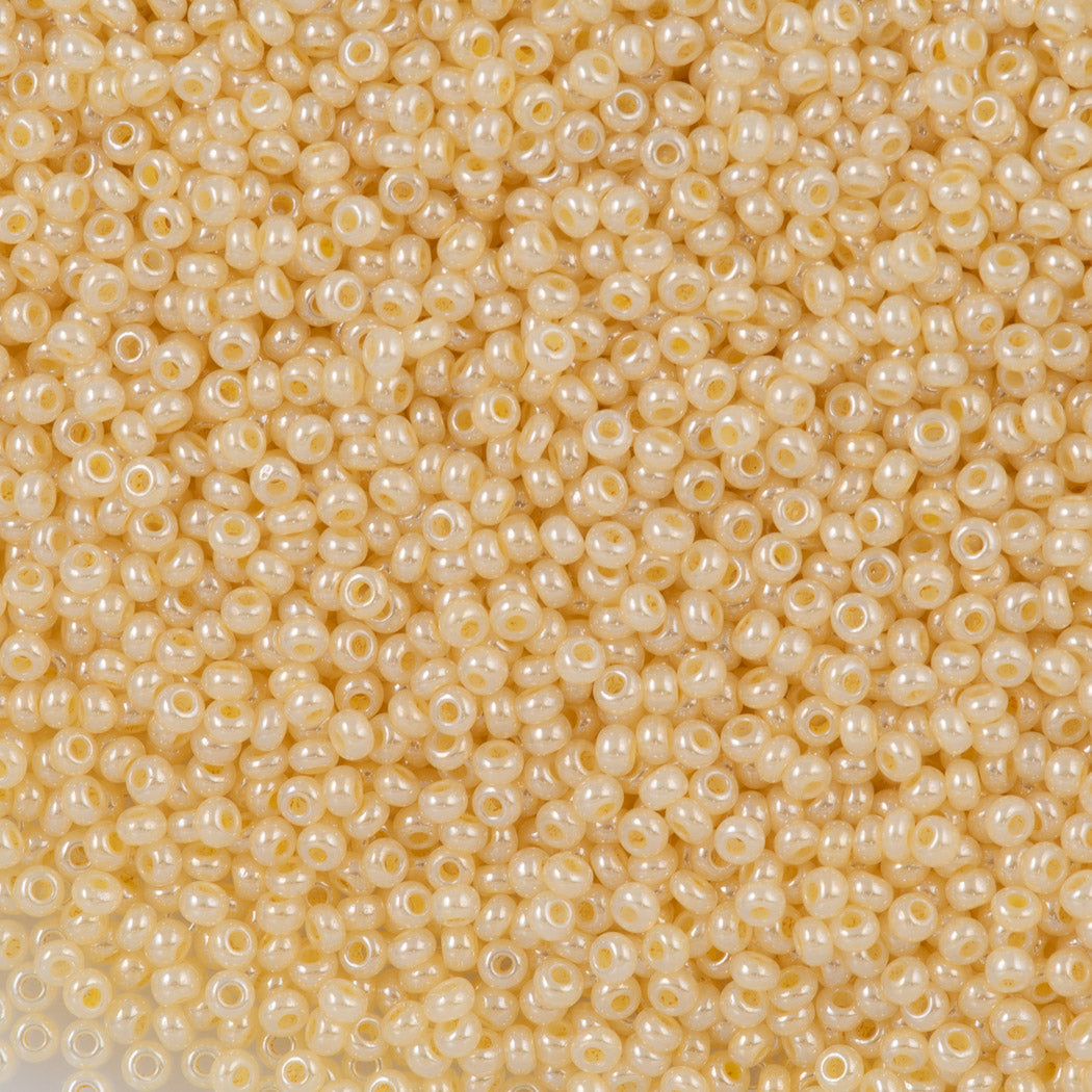 Czech Seed Bead 10/0 Opaque Pearl Ivory (47185)