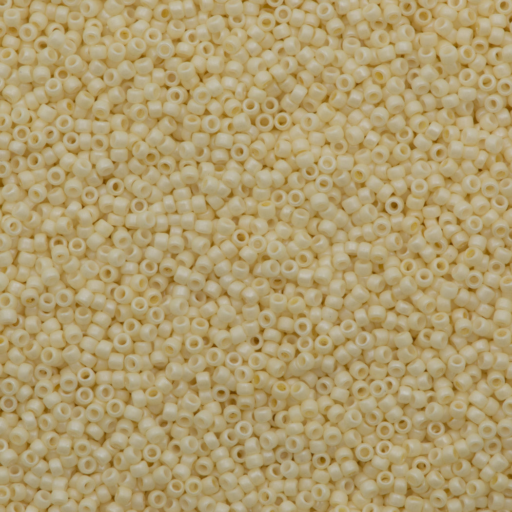 Toho Round Seed Bead 15/0 Opaque Matte Vanilla 2.5-inch Tube (762)