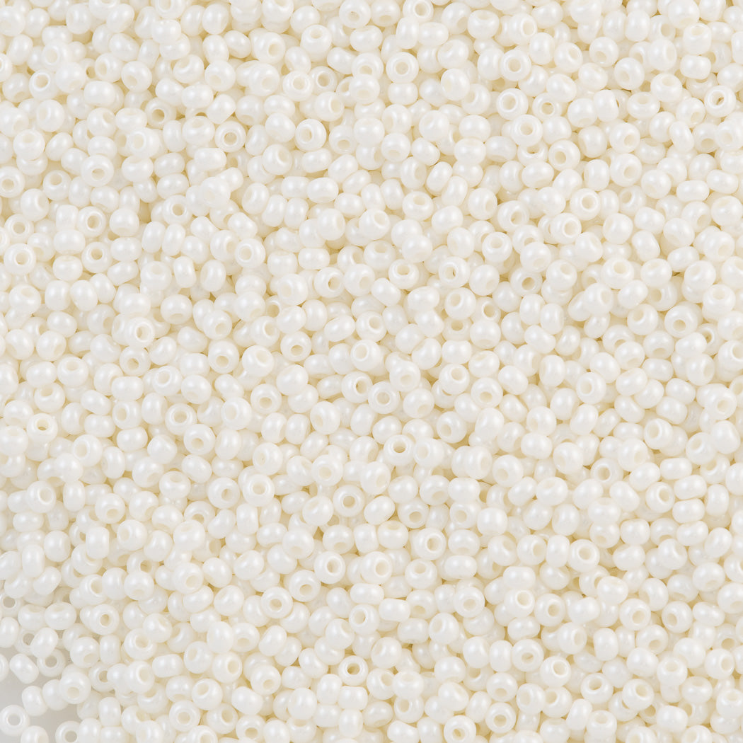 Czech Seed Bead 10/0 Opaque Cream (46381)