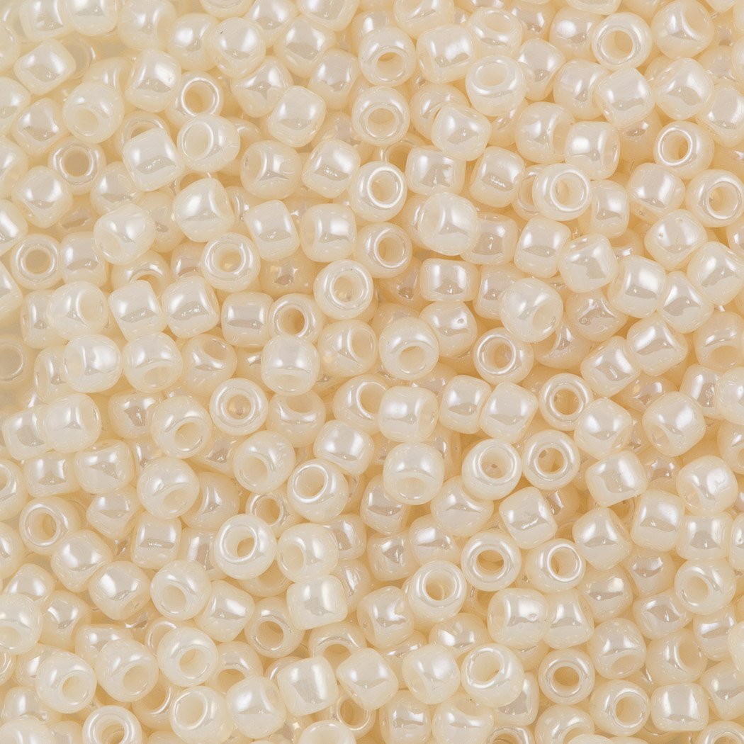 50g Toho Round Seed Beads 6/0 Ceylon Cream (147)