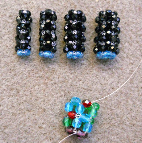 Learn How To Bead the Prismatic Right Angle Weave (PRAW)