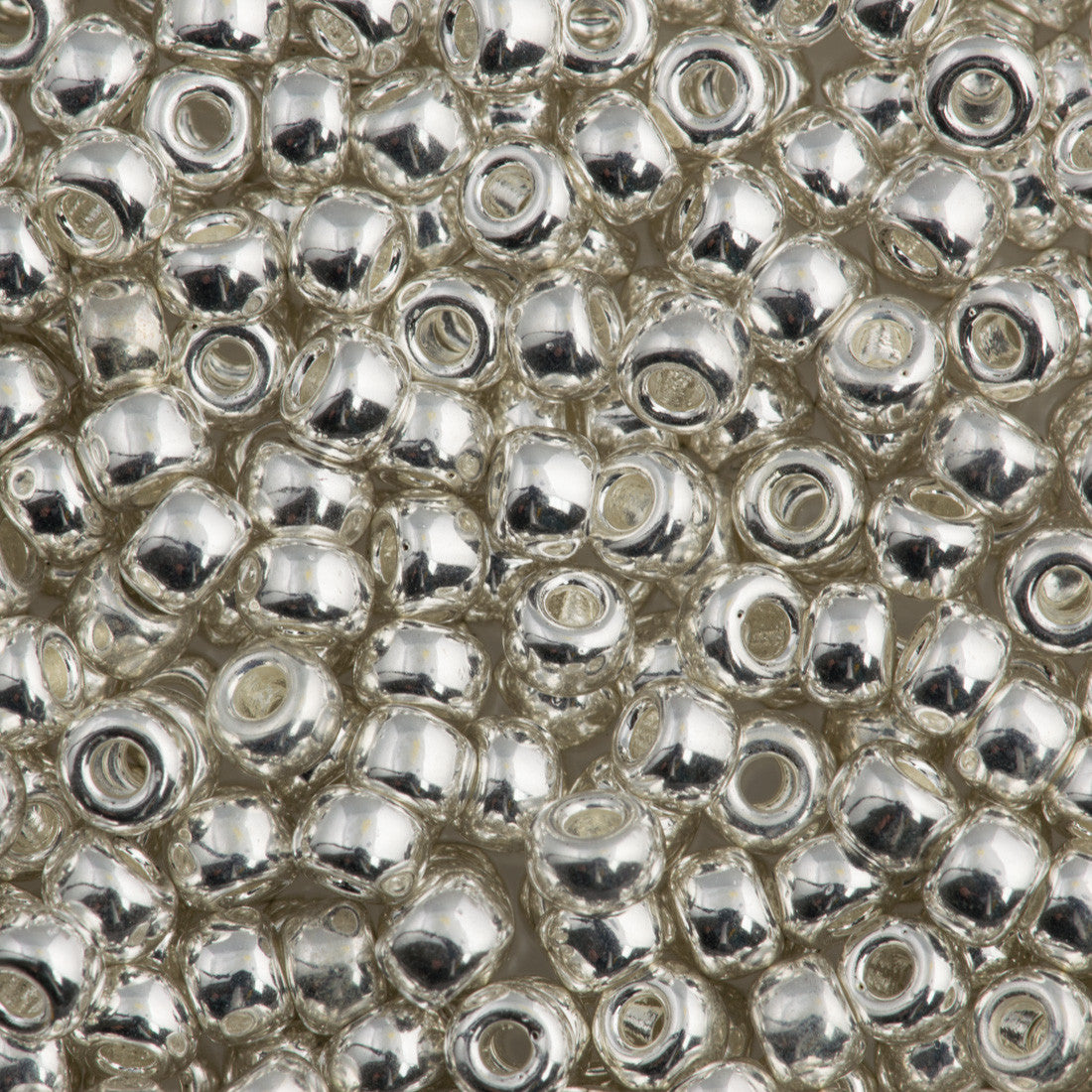 RC052 Aluminium Silver Met Size 6 Seed Beads
